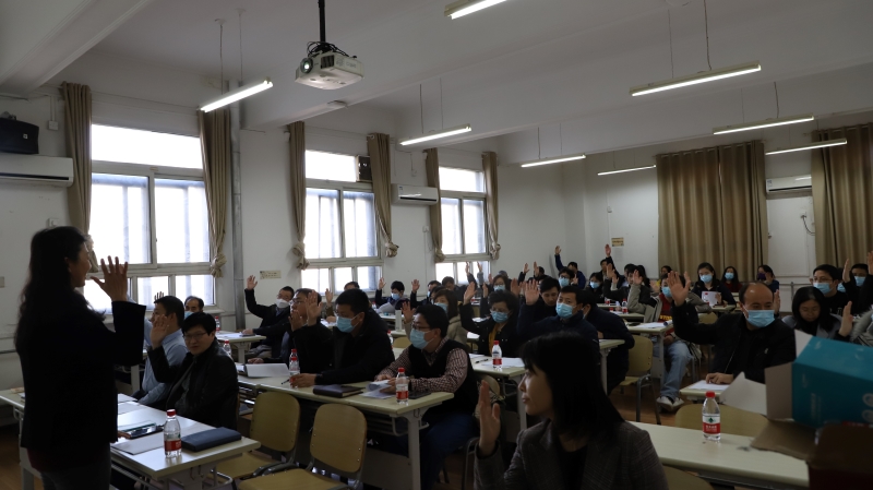 太阳成城集团tyc古天乐第五届教职工代表大会第六次会议顺利召开-3.jpg