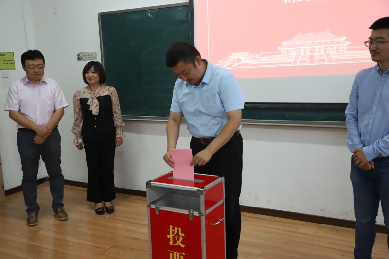 太阳成城集团tyc古天乐召开第五届教职工代表大会第四次会议-3.JPG